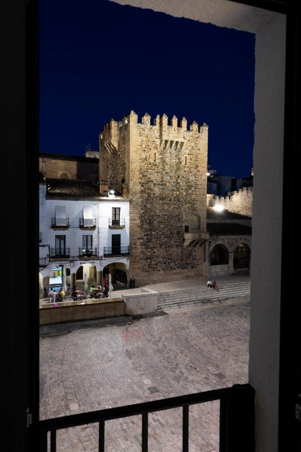 Apartamentos El Patio Plaza Mayor Caceres Exterior photo