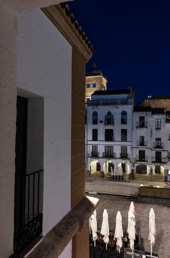 Apartamentos El Patio Plaza Mayor Caceres Exterior photo