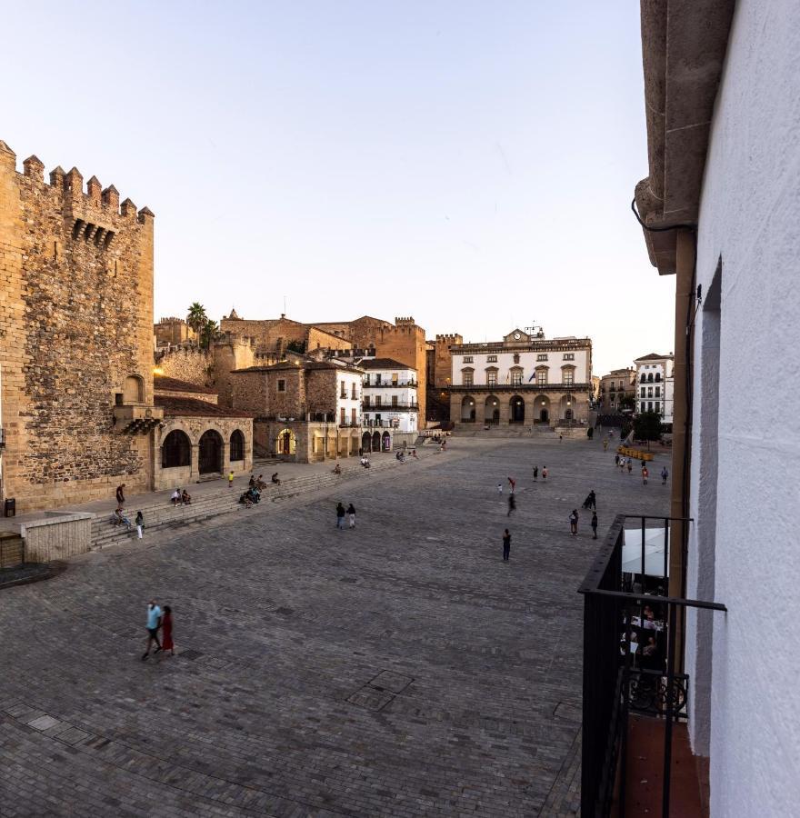 Apartamentos El Patio Plaza Mayor Caceres Exterior photo